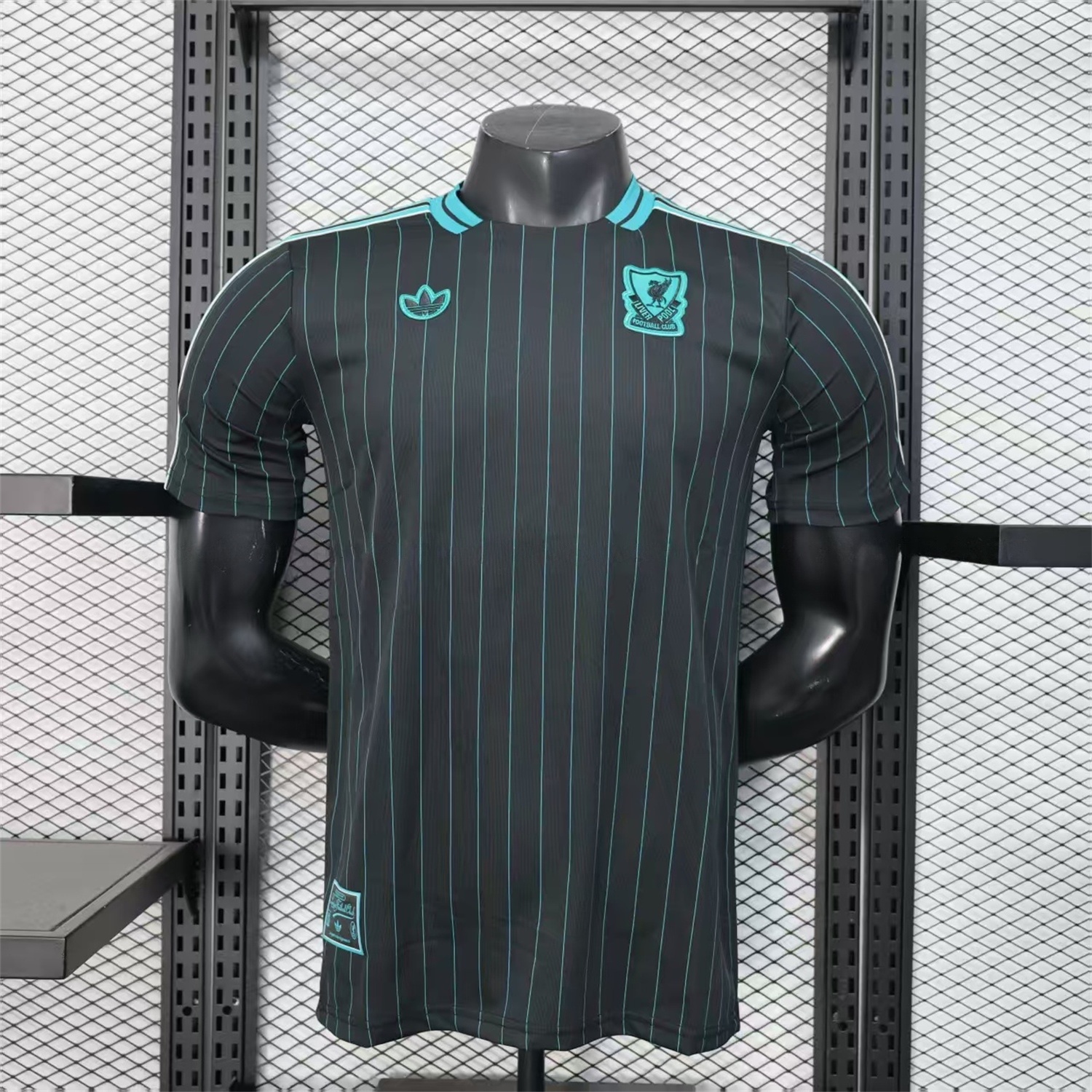 Liver.pool 25-26 Icon Range Travel Special Edition Black Jersey - Player Version - ManixJersey